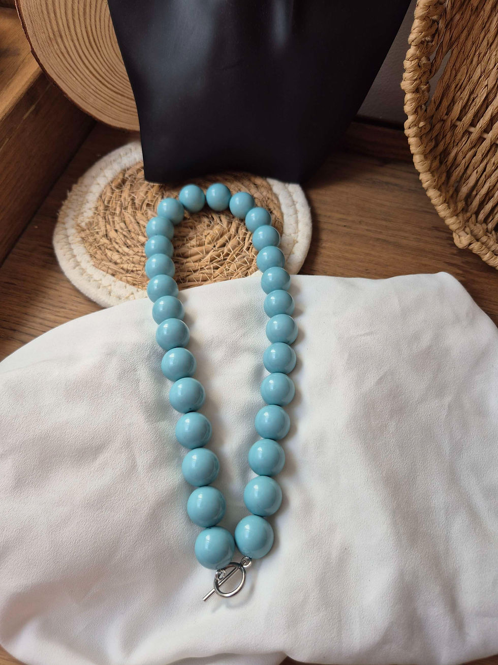 Thumbnail: Collier perles bleues fermoir cabillot