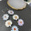 Thumbnail: Pendantes boutons fleurs