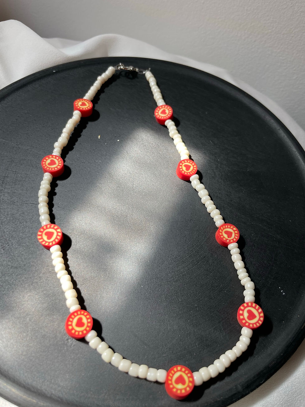 Miniature : Collier ras du cou blanc et rouge