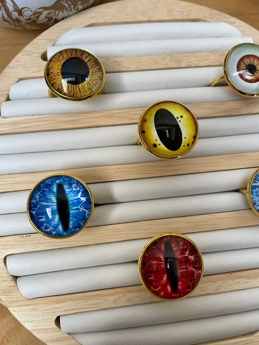 Thumbnail: Bague dorée oeil