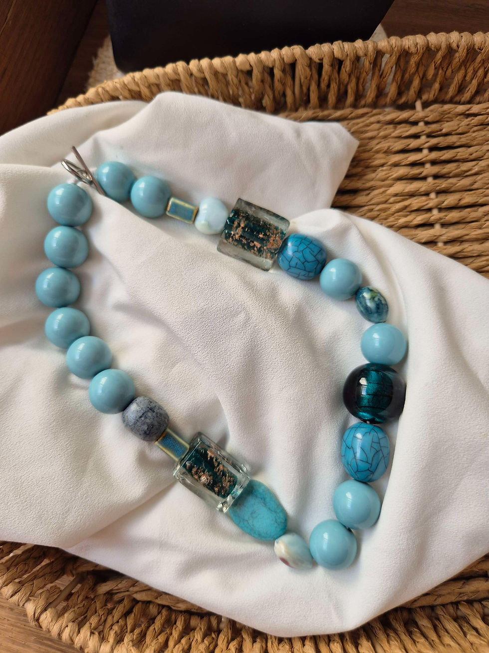 Thumbnail: Collier perles bleues recyclées