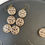Miniature : Pendantes boucles d'oreilles boutons noirs