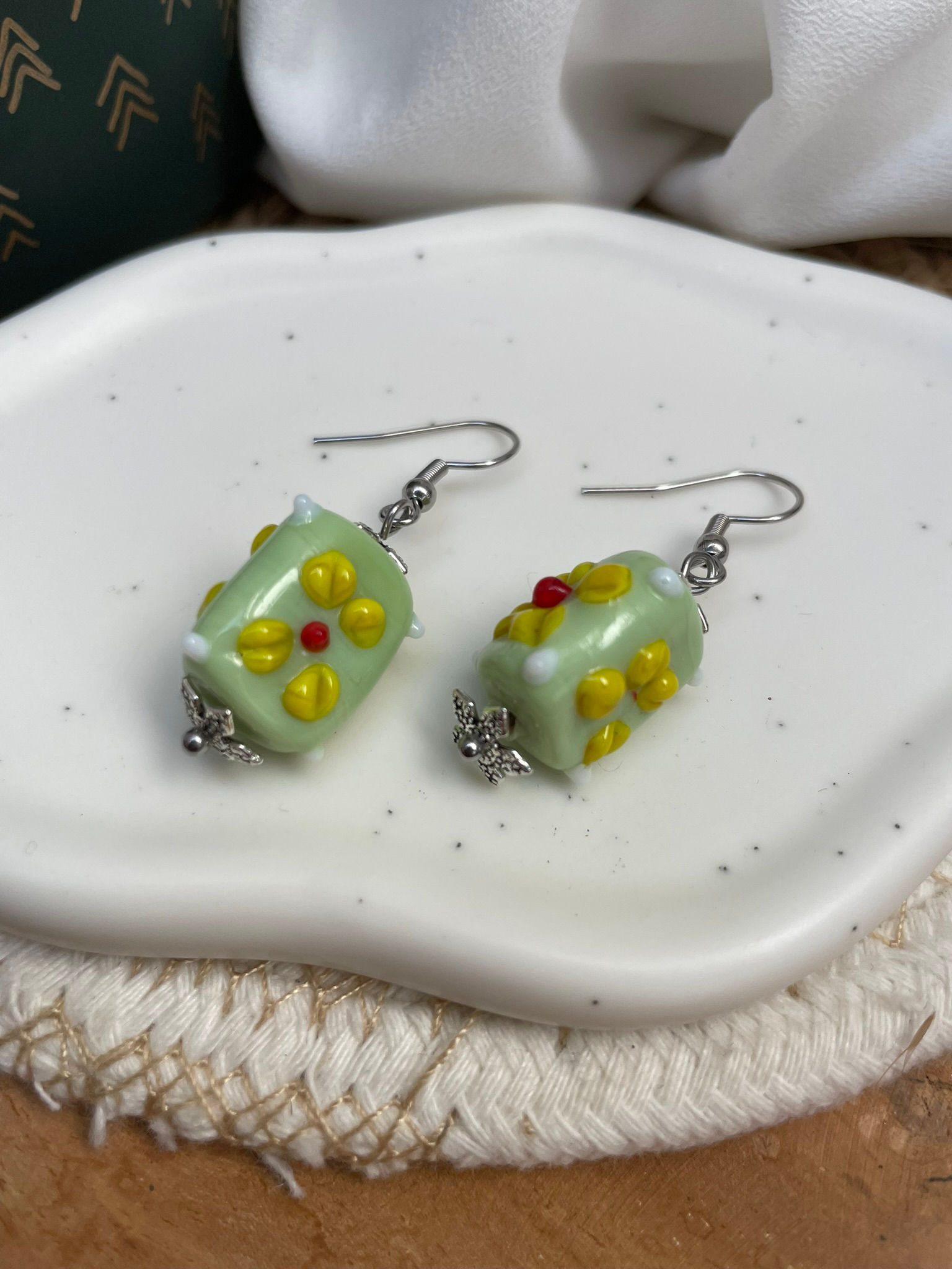 Boucles d'oreilles vertes et jaunes relief