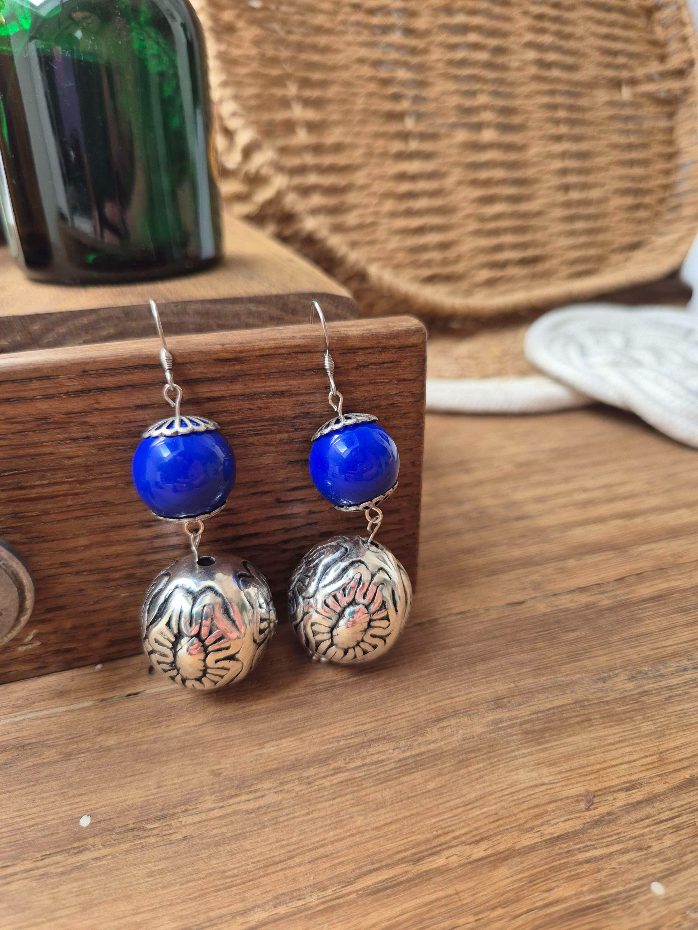 Pendantes bleues x perles argentées