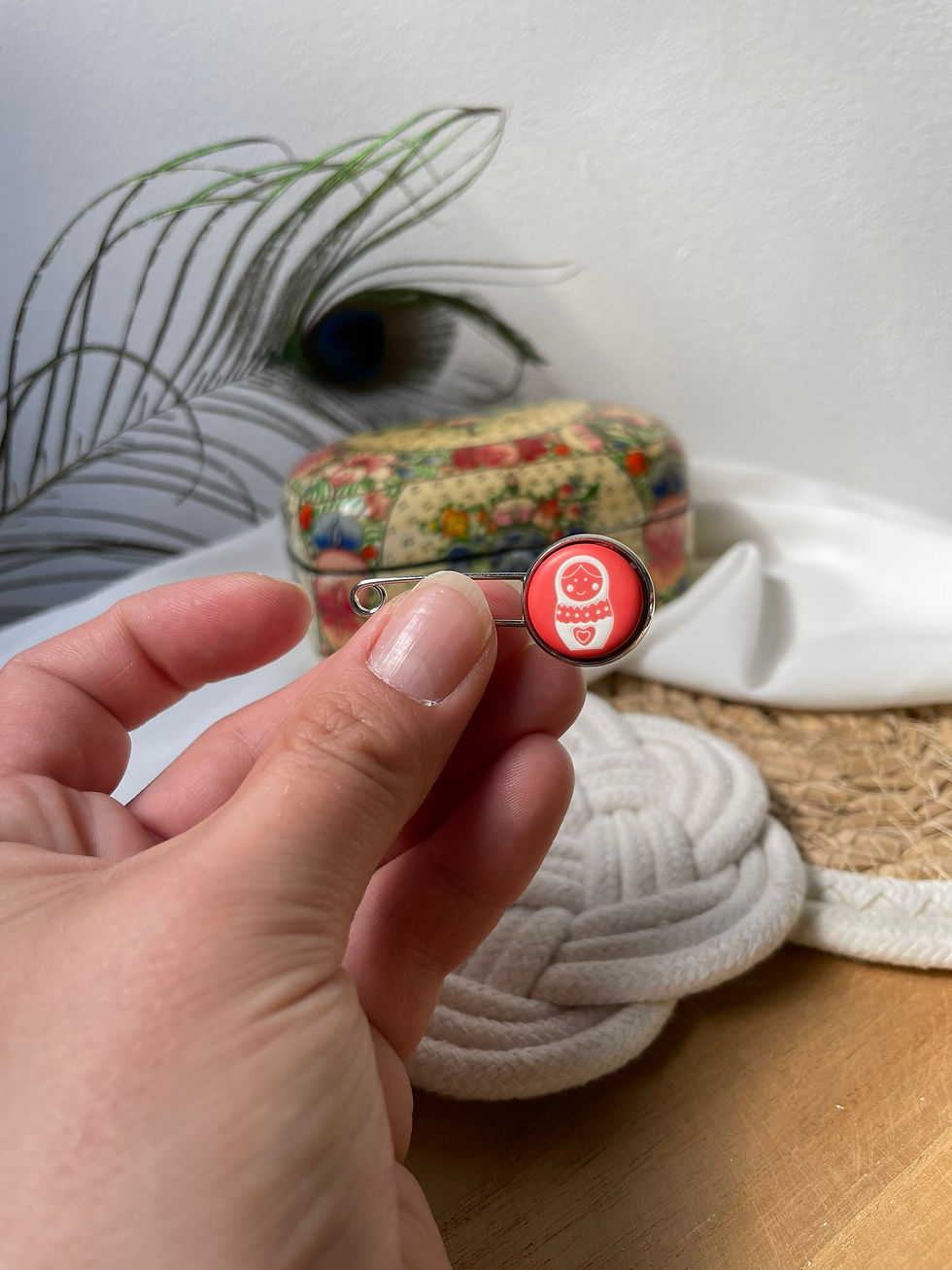 Thumbnail: Broche poupée russe