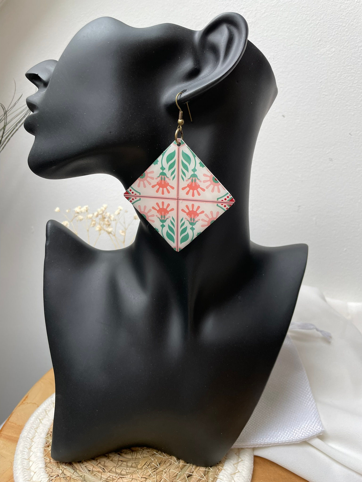 Paire de boucles d'oreilles uniques plastique type mosaique céramique