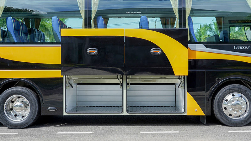 Maleteros amarillo y negro.jpg