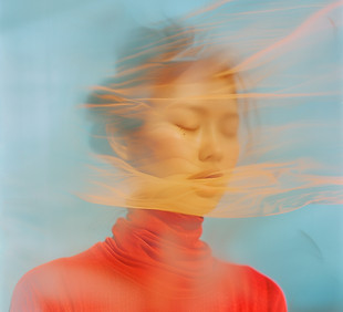 einavr_A_portrait_of_a_women_with_a_fogg