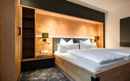 Hotel Krone, Berchtesgaden, Schreinerei Martin Scheifler, Tischler, Hoteleinrichtung, Planung, Massivholz, Jobangebot Schreiner, Stellenausschreibung Schreiner, Schreiner gesucht