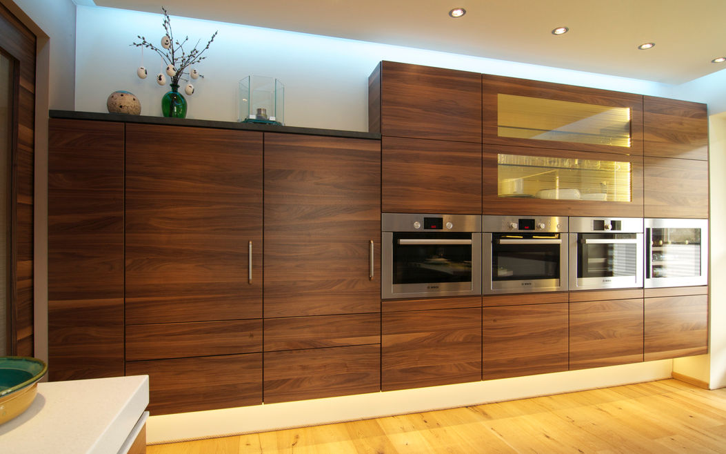Küche, barrierefrei, Massivholz, Nussbaum, Corian, stein, Planung, Rollstuhl, Rollstuhlgerecht, Berchtesgaden, Schreinerei, Tischlerei, Scheifler, Schmauks, Planung, Interieur