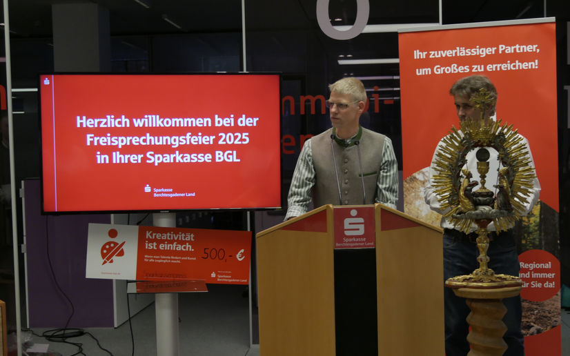 Selina Gleißner, Gesellenstück Schreiner, Berchtesgaden, Schreinerei, Innung, Schreinerei Scheifler, Martin Scheifler, Sparkasse Bad Reichenhall Gesellenstücke, Handwerk, Nachwuchs, Massivholzmöbel