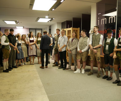 Selina Gleißner, Gesellenstück Schreiner, Berchtesgaden, Schreinerei, Innung, Schreinerei Scheifler, Martin Scheifler, Sparkasse Bad Reichenhall Gesellenstücke, Handwerk, Nachwuchs, Massivholzmöbel