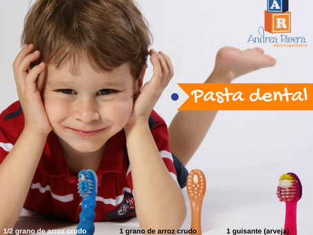 ¿Cómo tienen los niños que cepillarse los dientes?