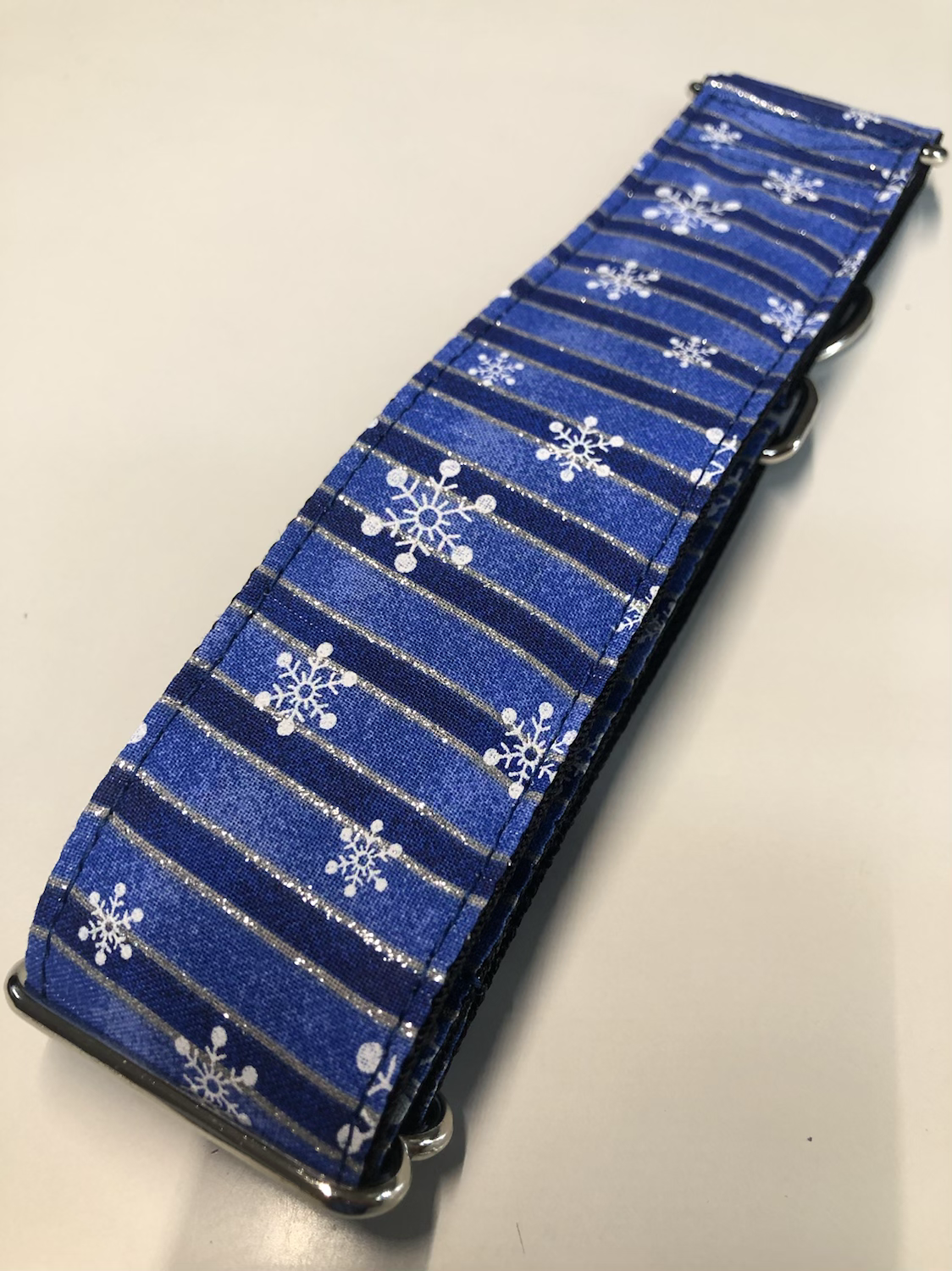 Blue and silver snowflake collar