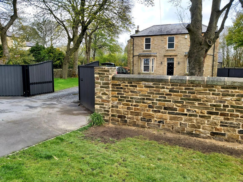 a brand new beautiful stone wall built with the finest materials by the experienced stone masons at heruteu.
