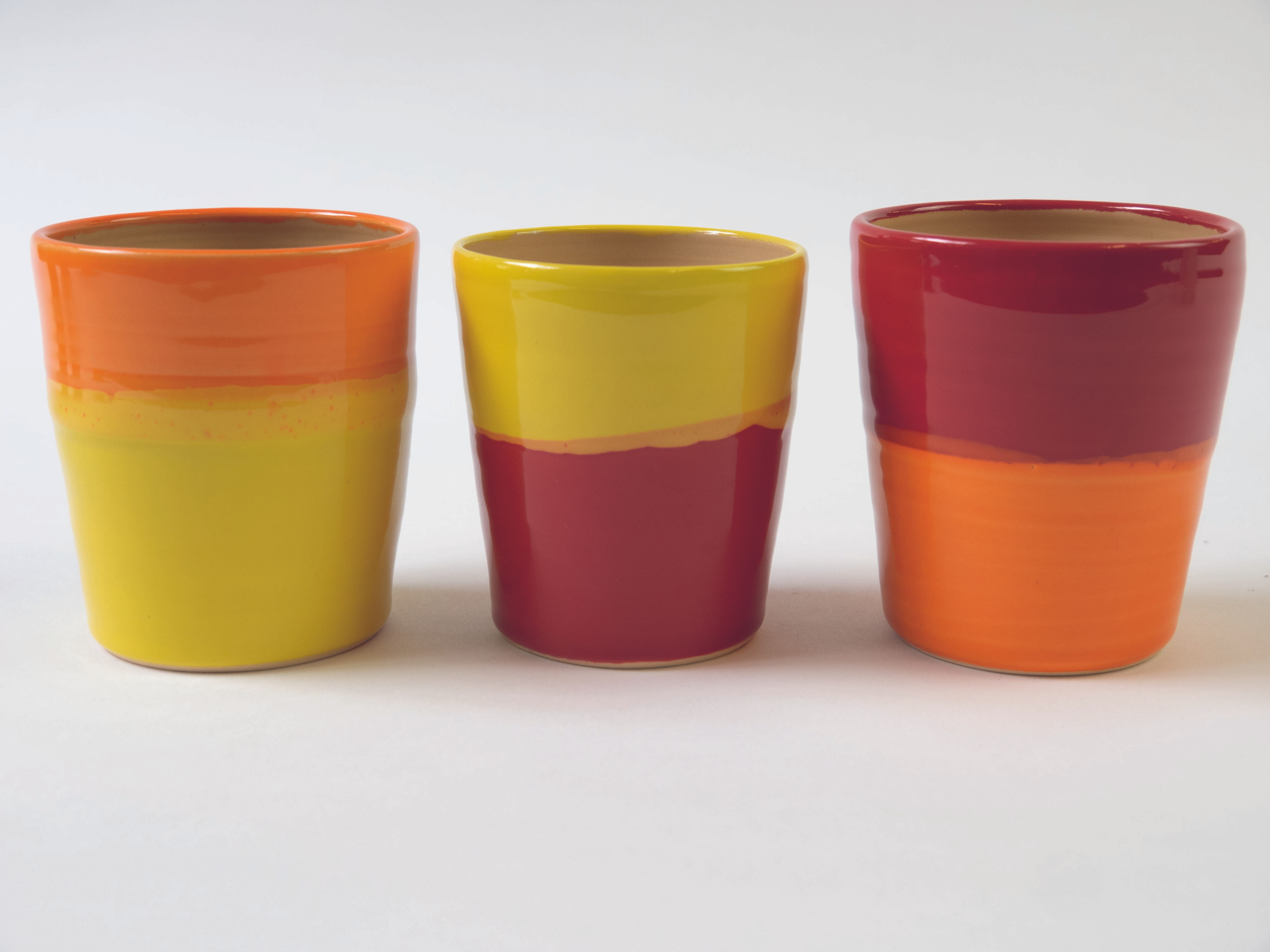 Zweifarbige Mini-Becher (rot / orange / gelb)