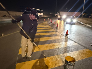 Realiza Control de Tráfico trabajos de pintura e instalación topes en Tres Cantos, Eje Vial, Clouthier y Juan Pablo II