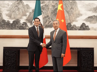 Las relaciones entre China y México no están dirigidas contra ningún tercero: Canciller Wang Yi.