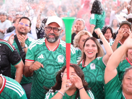 Asiste alcalde al Estadio 8 de Diciembre a disfrutar del partido de la Selección Mexicana.