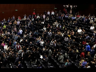 Avanza reforma de Sheinbaum para prohibir doble nacionalidad a candidaturas.