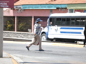 Llama Salud Municipal a prevenir padecimientos ante incremento de temperaturas.