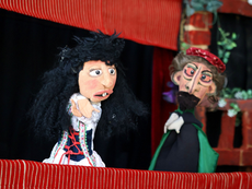 Disfrutan familias del Suroriente la función de títeres “Romeo y su Julieta”
