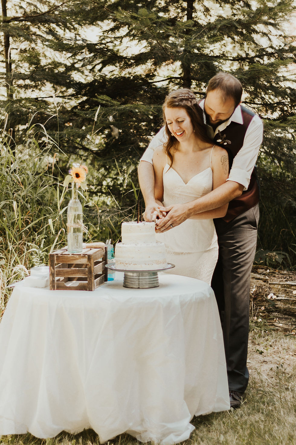 coeur d alene river elopement cake cutting