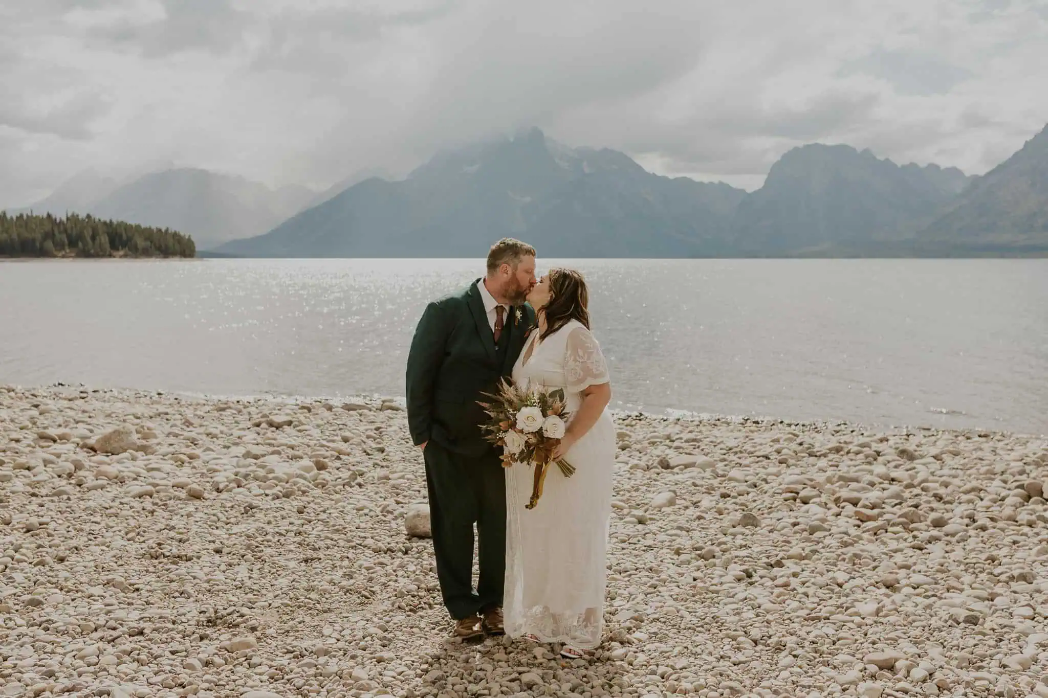 elopement photos at jackson lake in the tetons