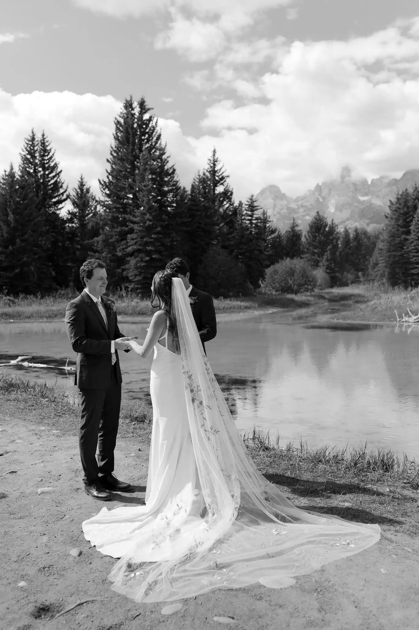 elopement ceremony at schwabacher landing