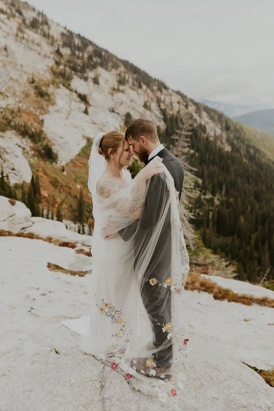 fall mountain elopement with floral veil