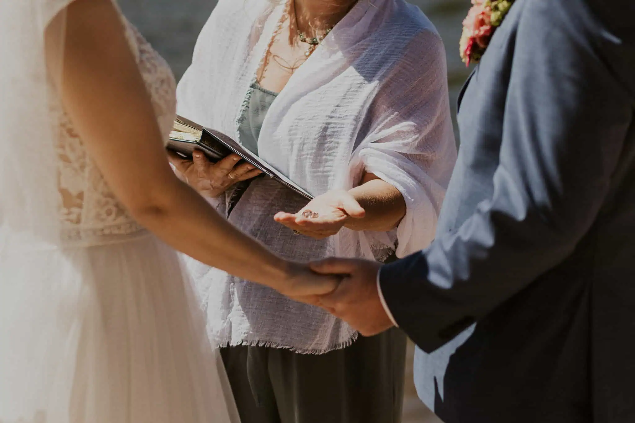 sunny elopement ceremony at stanley lake