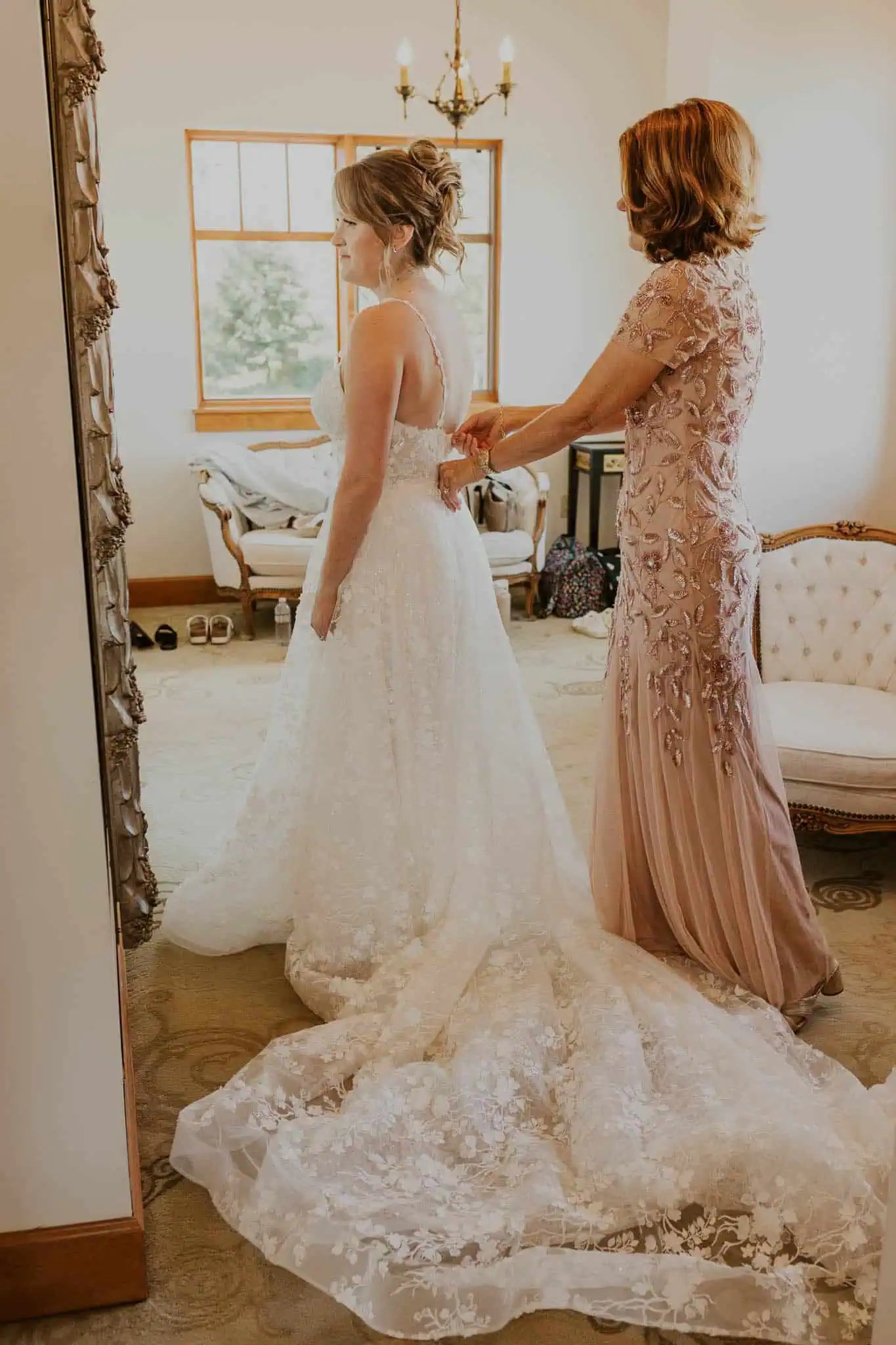 mom helping bride in dress at arbor crest cliff house