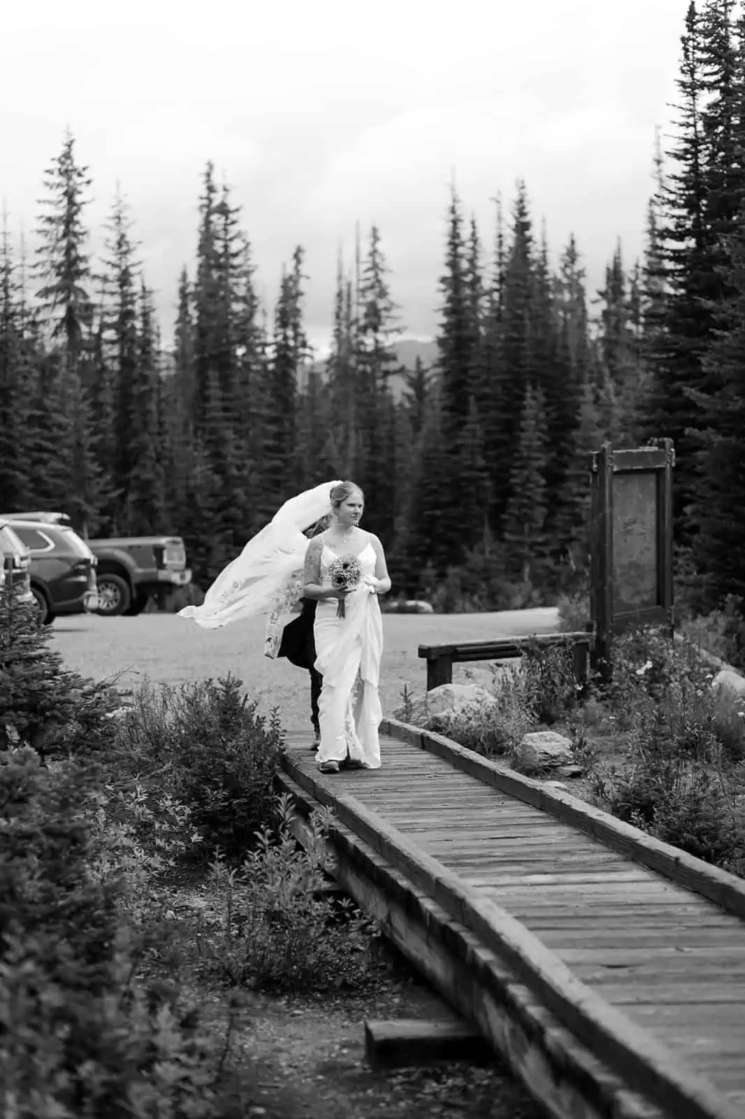 bride walking to first look spot