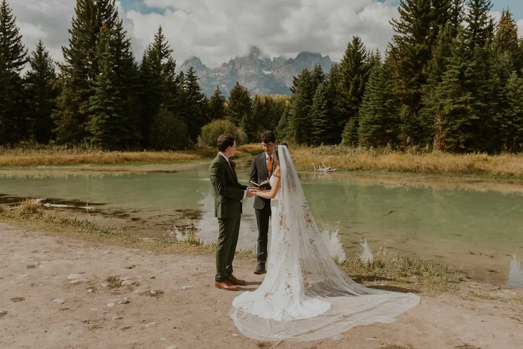 elopement ceremony at schwabacher landing wyoming