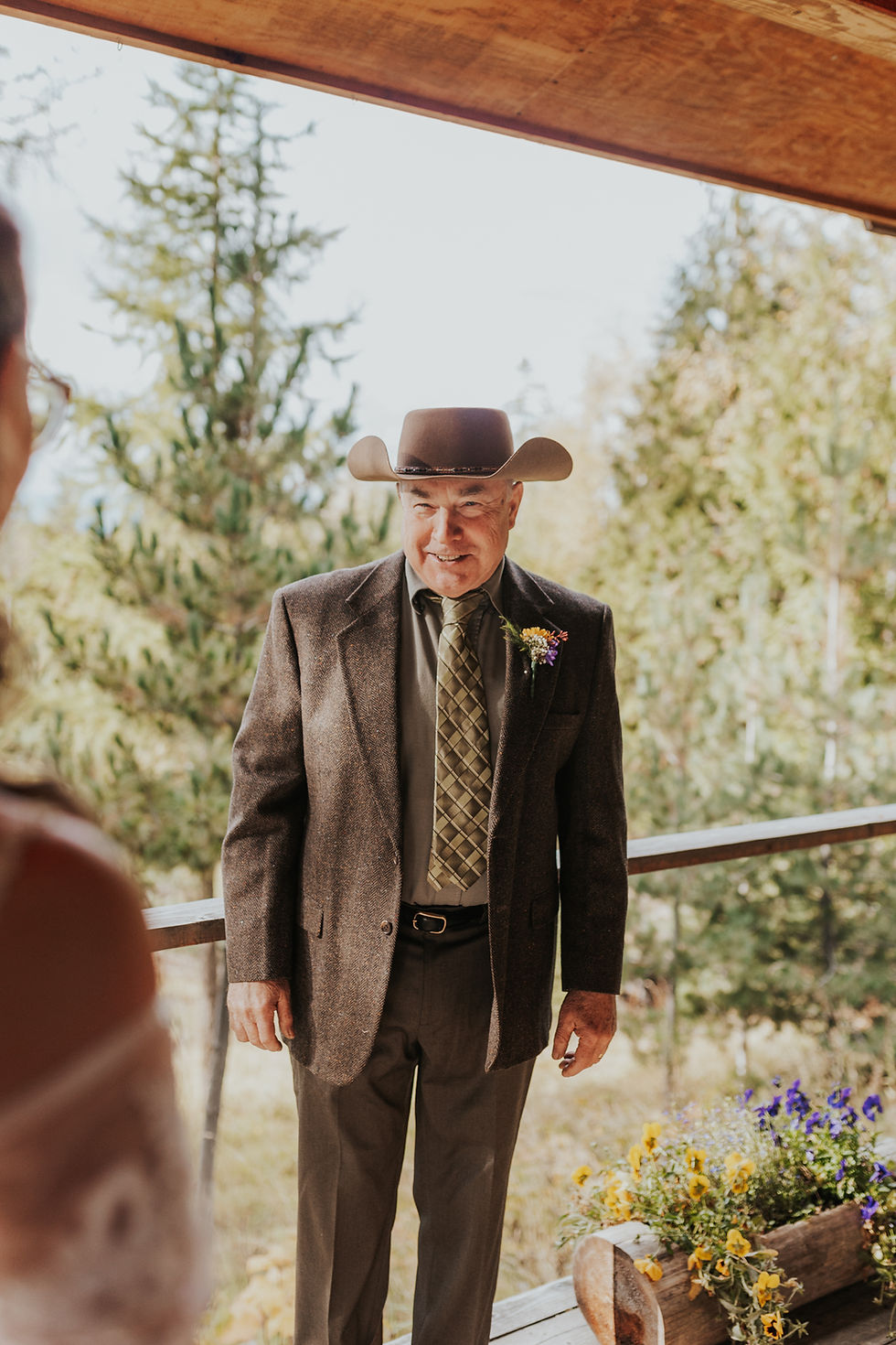 idaho elopement first look with family