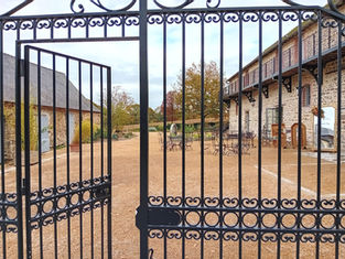 Transformation d'une ancienne étable en salle de réception avec logements - TAK! Architecture