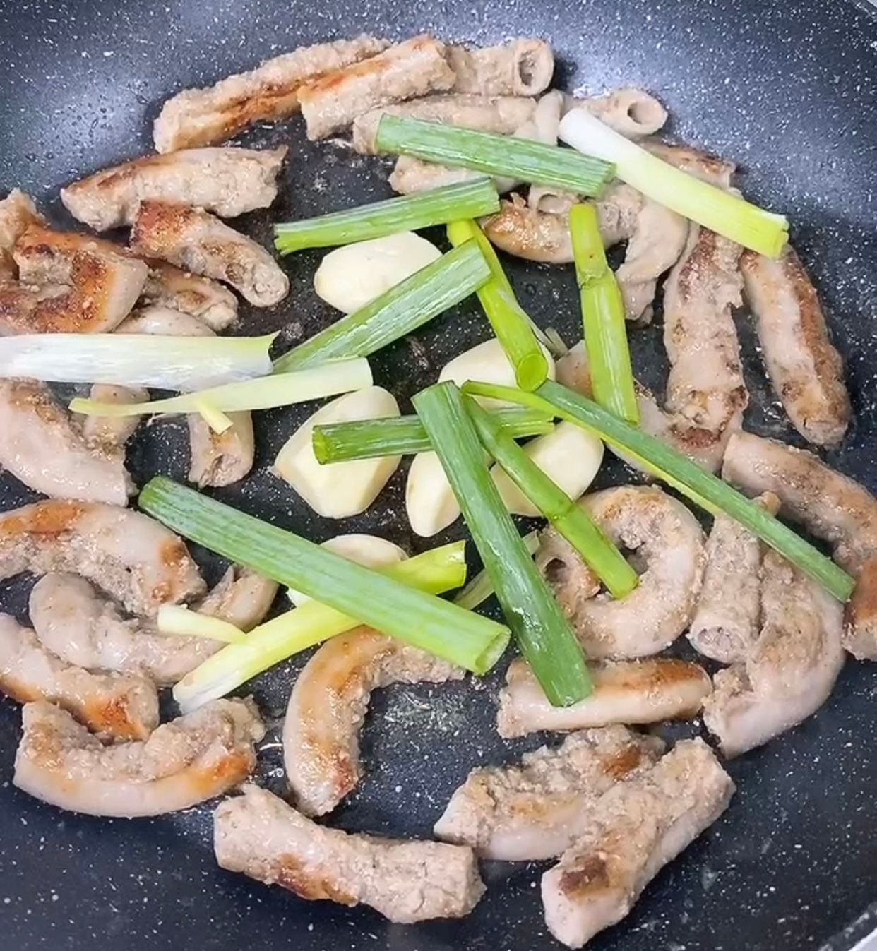 Wagyu Beef Small Intestine with Sauce(Pre-grilled) 초벌 와규 소곱창 250g