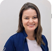 Dra. Ariane especialista em Implantodontia