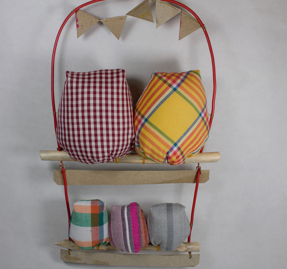 Miniature : Cadeau personnalisé : une famille hiboux perchée.