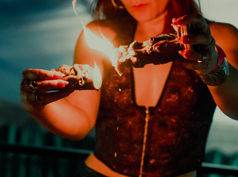 Namira: wax play, l'inganno dei sensi!