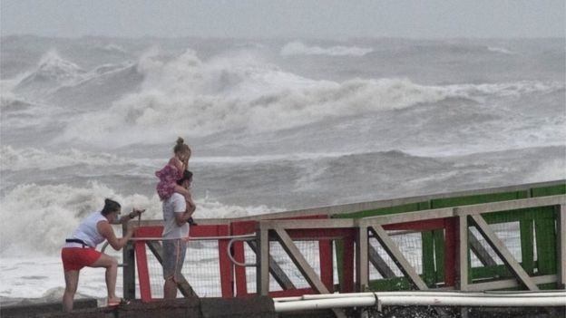 La tormenta toca tierra en el sur de Texas, uno de los estados más afectados por el coronavirus