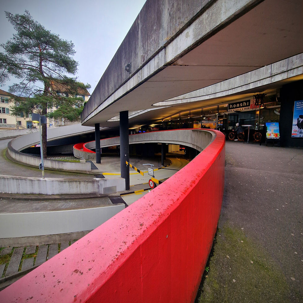 a red wall at the entrance of the Urania parking facility