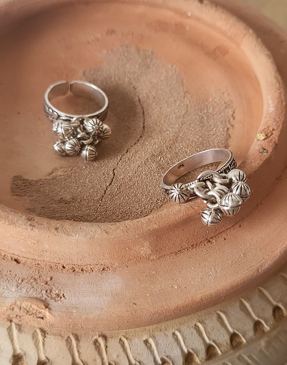 Thumbnail: Escondida slim zilver ring