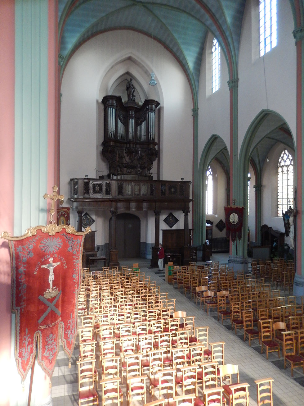 Het orgel vanuit de kerk