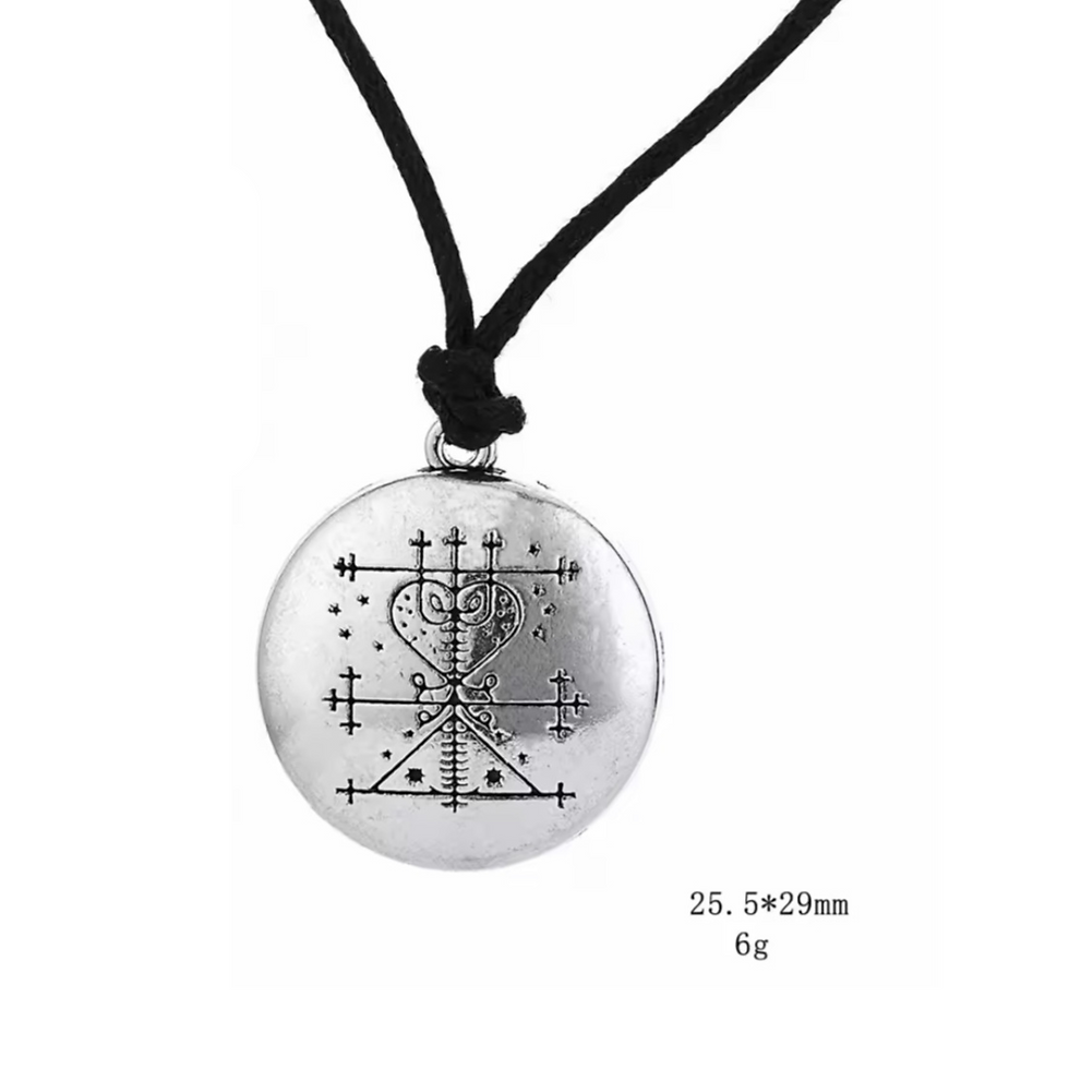 الصورة المصغرة: Mama Brigitte Pendant Necklace