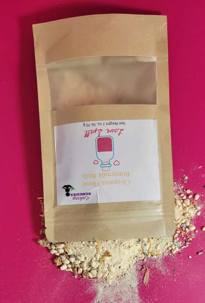 תמונה ממוזערת: Cleopatra Love Spell Bath Floral Buttermilk Bath