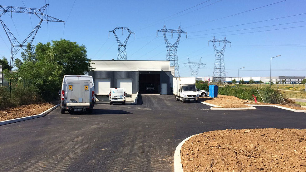 entrepôt entreprise camions ciel goudron