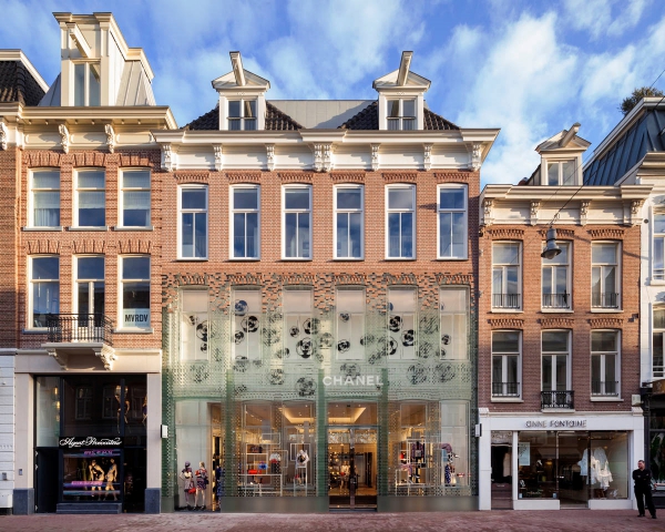 Glazen bakstenen; Glasconstructie; UV-verlijming; Nieuwe materialen; Recyclebaar glas