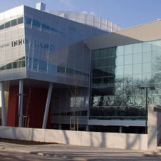 Glazen gevel van Hogeschool INHolland in Delft