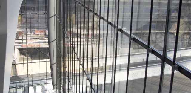 Glas; Dragende gevel; Voorgespannen glas; Aramide; Composieten; Kabelconstructie